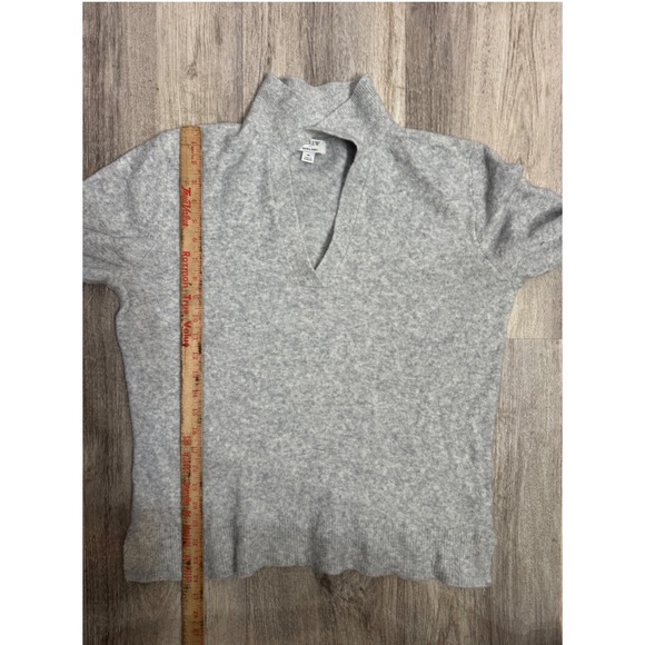J.‎ Crew Extra Soft Light Gray V Neck Collar Sweater Women's Medium - Picture 6 of 7